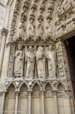 <center>Le portail de la Vierge. </center>Aux piédroits et aux faces latérales du trumeau, petits bas-reliefs représentant les travaux des mois chez le pauvre et chez le riche.