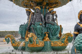 <center>Place de la Concorde</center>La Récolte des fruit et la Récolte des fleurs par Lanno.