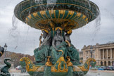 <center>Place de la Concorde</center>La Moisson et La Vendange,  par Husson.