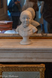 <center>Arrière-cabinet.</center>Buste : Armand Thierry de Ville d’Avray. 1775-1799. Buste d'enfant, coupé aux épaules, disposé sur un socle. Le modèle est vêtu d'un gilet à deux rangs de boutons fermé par un col en dentelle. Le visage souriant légèrement tourné vers sa gauche, il est laissé nu-tête, laissant voir ses cheveux courts et soulignant sa jeunesse. 