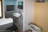 <center>Immeuble Le Corbusier</center>W.-C. (qui est du côté Monsieur) et bidet sont communs.