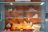 <center>Musée  Associatif </center>Les Ségovellaunes, population celtique de l'âge du fer, habitent sur un habitat fortifié, un oppidum, situé sur le plateau de Géry. De là, ils peuvent contrôler la vallée du Rhône. Mais face à la volonté de conquête des Romains, ils doivent s'incliner. Ainsi débute, au Ier siècle avant notre ère, la civilisation gallo-romaine.
Les Romains installent des colons dans ces nouvelles terres conquises et construisent des routes facilitant le passage des légionnaires et des marchands.
Agrippa, ami de l'empereur Auguste, imagine un réseau routier dont Lyon (Lugdunum) est le centre. Reprenant les sentiers gaulois, il crée une voie qui portera son nom, la via Agrippa, reliant Lyon à Arles et passant par Vienne et Orange.
La route est ponctuée d'étapes (mutotio et mansio) permettant aux voyageurs de se reposer ou de se restaurer. Acunum est un relais (mansio) sur la via Agrippa.