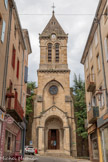 <center>Privas</center>Église Saint-Thomas, construite en 1884 dans le style néo-roman. Massive, elle est en forme de croix latine, mais sa décoration est simple et sans fioritures. Elle remplace l'église détruite par les protestants au XVIème siècle. En façade, un clocher-porche monumental, aux baies géminées, abrite un portail au tympan triangulaire, surmonté d'une archivolte. Le chevet est à pans coupés. Il est éclairé de baies de style roman, et orné dans sa partie supérieure, d'une frise d'arcatures.