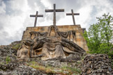 <center>Site du Montoulon</center>Le calvaire du Montoulon (quelquefois dénommé calvaire du Mont-Toulon) est un monument religieux catholique qui domine la ville de Privas. Dominé par trois grandes croix installées sur une pietà monumentale, œuvre du sculpteur et médailleur français Carlo Sarrabezolles, le site dont l'accès est possible par un sentier aménagé, abrite également la chapelle. Le sanctuaire, la chapelle et sa pietà monumentale sont la propriété de la congrégation Sainte-Marie de l'Assomption[