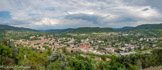 <center>Site du Montoulon</center>La ville de Privas et les montagnes qui l'entourent.
