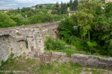 <center>Pont dit « Pont Louis XIII » sur l'Ouvèze.</center>Pont dit « Pont Louis XIII » sur l'Ouvèze. Le pont existait déjà au XIIe siècle sous le nom de pont des Chauchières. Ce nom lui vient du quartier où il est situé. En effet, à cet endroit, les tanneurs y effectuaient le travail de rivière sur le cuir. Chaucher, c'était piétiner des peaux de bêtes dans des cuves d'eaux pour les faire dégorger et les assouplir. Il était alors le seul accès à la ville de Privas en venant de la vallée du Rhône.