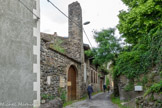 <center>Privas</center>Quartier des tanneurs. Les peaux étaient montées en ville par des mules. Rue de la Coyraterie, les corayeurs ou coyratiers travaillaient ces peaux achetées par les cordonniers, sabatiers ou grolliers, les parcheminiers et les pelissiers.