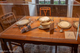 <center>Le Synclinal de la forêt de Saoû</center>Sur la table, un paquet de tabac pour la pipe BURRUS BLEU.