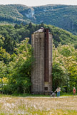 <center>Le Synclinal de la forêt de Saoû</center>Le silo à l’entrée du parc : la trace d’une activité agricole en forêt de Saoü.