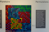 <center>Orion noir</center>1970. Eléments de Luran collés sur plaque de plastique. 105,8 x 100,9 x 2,5 cm.Edition n°12/34. Fondation Vasarely. Aix-en-Provence. <br> Permutations. L'Alphabet Plastique autorise à des combinaisons infinies.
« Il est d’une richesse inépuisable, tout comme l'alphabet du langage, lequel avec ses vingt-six lettres, peut combiner une infinité de mots et véhiculer une multitude de messages. Ce principe permutationnel ouvre la voie à des analogies avec la théorie de la relativité restreinte d’Albert Einstein ainsi qu'à des variations de type algorithmique. Le Vasarely « visionnaire » se plaît en 1966 à rêver d’un ordinateur programmant et renouvelant des nuanciers de couleurs ; chaque version apparaîtrait sur l’écran de contrôle