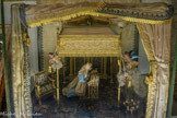 <center>Cathédrale Notre-Dame de la Nativité</center>Vitrine : Annonciation faite à Marie par l’ange Gabriel. Dans une chambre de style fin XVIIIe à laquelle on accède par une grande porte à double battant, la Vierge reçoit à genoux l’annonce qu’elle va enfanter du fils de Dieu. La chambre est ornée de mobilier : fauteuil, prie dieu, petite table à ouvrage, et vase de fleurs. Tenture de soie, dais en papier en relief, Vierge et anges en terre cuite. Fin XVIIIe.