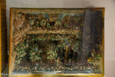 <center>Cathédrale Notre-Dame de la Nativité</center>Paradis : Eden ou le Paradis perdu par la tentation d'Adam et Eve. Sur un univers champêtre foisonnant de végétaux et animaux, Adam cueille la pomme, le serpent enroulé sur le pommier, alors qu'Eve est assise dans le fond droit. Des animaux s'ébattent dans une nature luxuriante composée de verre, matières naturelles, arbres en pompons de soie, sur les parois fritte de verre. XVIIIe.