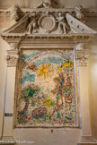 <center>Cathédrale Notre-Dame de la Nativité</center>Chagall a voulu exprimer la joie du baptême en prenant pour thème Moïse sauvé des eaux. Et c’est bien la joie qui rayonne de sa mosaïque, avec ses couleurs claires et variées, les fleurs ou les fruits des arbres de la rive, les robes bigarrées des femmes, l’éclat du soleil et ses reflets sur les eaux. Cette joie s’adoucit et s’épure dans le regard de la fille du Pharaon et la tendresse du geste, quand elle se penche vers le petit Moïse pour le recevoir. La joie de la mosaïque n’est pas une joie terrestre : elle transpose l’épisode rapporté dans l’Exode pour l’élever jusqu’à la joie spirituelle du baptême. La fille du Pharaon qui recueille le petit Moïse devient l’Eglise recevant un nouveau-né ; et celui-ci, par l’eau du baptême évoquée par l’eau du Nil, devient un enfant de Dieu. C’est bien ainsi qu’il faut lire la mosaïque puisque Marc Chagall a introduit dans sa composition des éléments insolites pour l’illustration du texte biblique : un Ange, auprès du soleil et, surtout, l’arc dans le ciel. Ce pont céleste est le signe traditionnel de l’alliance de Dieu à son peuple. Au baptistère de Vence, Moïse sauvé des eaux est vraiment la préfiguration spirituelle du sacrement.