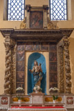 <center>Cathédrale Notre-Dame de la Nativité</center>Chapelle de la Vierge. La statue est entourée de petits tableaux représentant les mystères de la Vierge.