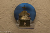 <center>Cathédrale Notre-Dame de la Nativité</center>Reliquaire de saint Blaise en argent doré. Petit reliquaire en forme de maisonnette, couvert d'un toit imbriqué et surmonté d'une croix. XIVe siècle. Sur une face : 2 blasons en souvenir du mariage en 1360 de Giraud, baron de VENCE et Bourguette d’AGOUL.
Sur l’autre face : le martyre de saint BLAISE ; avant de lui trancher la tête on lui arrache les chairs avec un peigne à carder.
Sur les côtés : le Saint avec ses amis les loups sur le Mont Argée et sur l’autre, le Saint avec une femme lui demandant de retirer une arête de poisson du gosier de son enfant qu’il sauva.