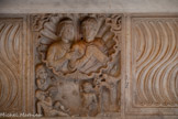 <center>Cathédrale Notre-Dame de la Nativité</center>Le petit trou dans le tombeau de Saint-Véran était utilisé par les dévots et les pèlerins des siècles passés pour y passer un bâtonnet recouvert de tissu afin de pouvoir toucher la dépouille du saint et ainsi obtenir une relique. Cette tradition témoigne de la ferveur et de la dévotion que Saint-Véran a suscitées auprès de ses fidèles..