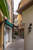 <center>Vence</center>La rue du marché. Aujourd'hui rue commerçante, elle ne possédait presque pas de boutiques au début du XIXe siècle. Les rez-de-chaussée étaient les cuisines des maisons ou des écuries.