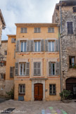 <center>Vence</center>Maison dont les encadrements des fenêtres sont en trompe-l'oeil.